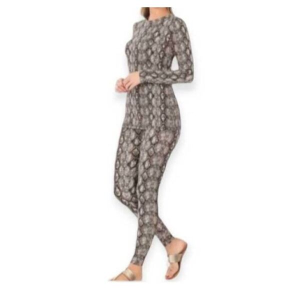 ZENANA LOUNGE WEAR PJ'S FALL WINTER COZY MATCHING SET LEGGINGS ANIMAL-PRINT SZ.L - Picture 1 of 8